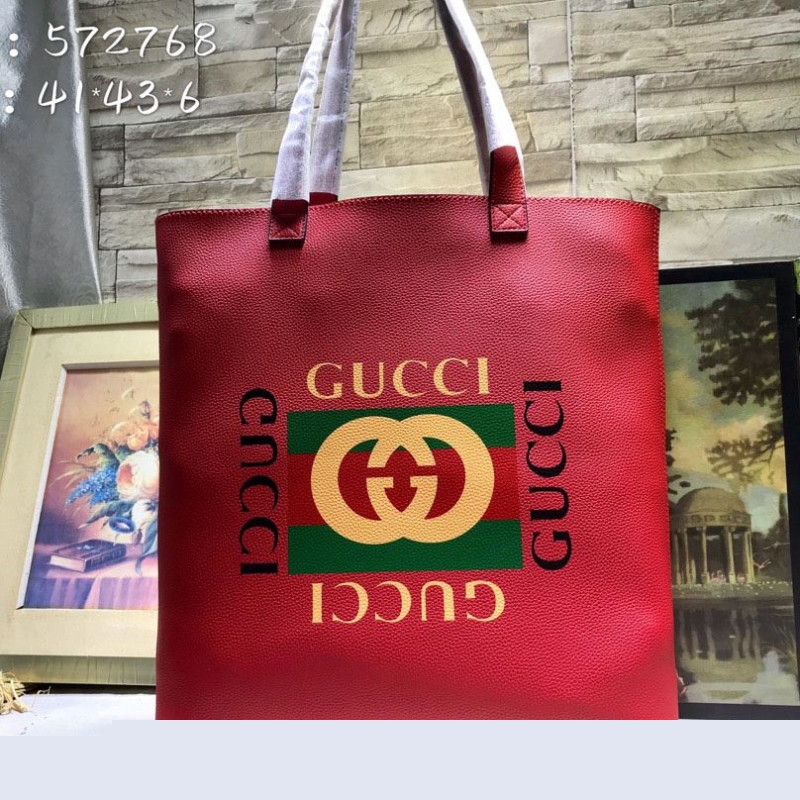 G*u*i shopping bags